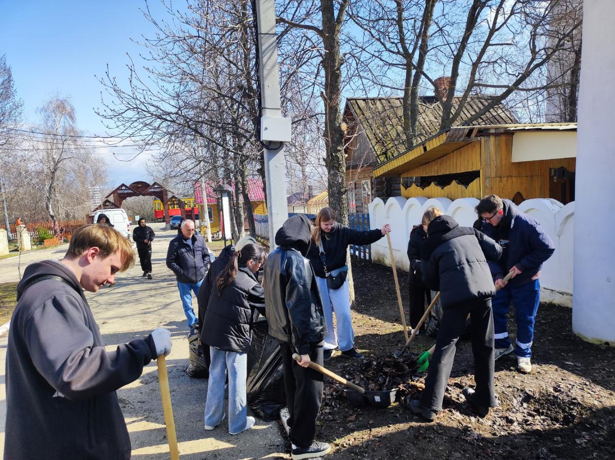Субботник в Парке Победы Фото 1