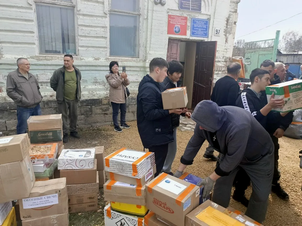 Погрузка гуманитарной помощи Фото 2