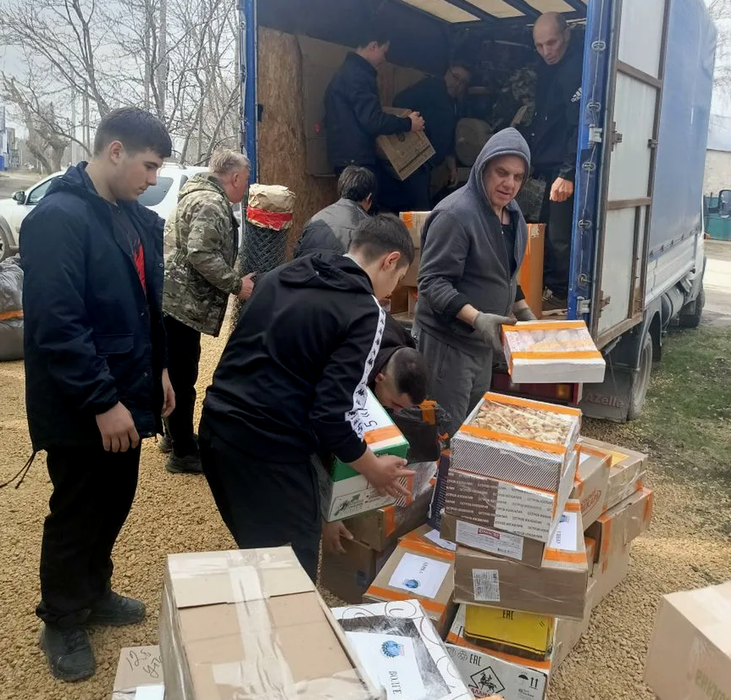 Погрузка гуманитарной помощи Фото 3