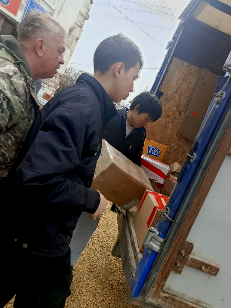 Погрузка гуманитарной помощи Фото 5