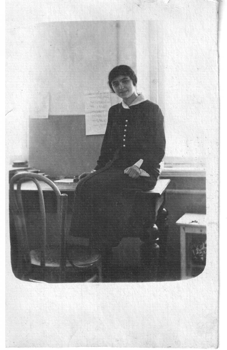А.Г. Хинчук, студентка 2 курса. 1916 г. А.Г. Хинчук, студентка 2 курса. 1916 г.