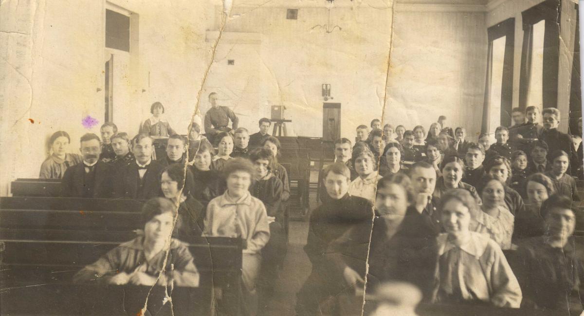 Полетаев со студентами. 1919 г. Полетаев со студентами. 1919 г.