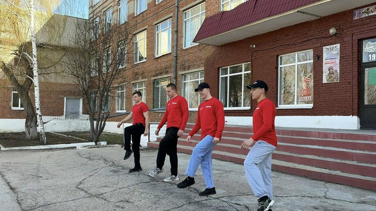 День здоровья начался с "Космической зарядки с чемпионом" Фото 1