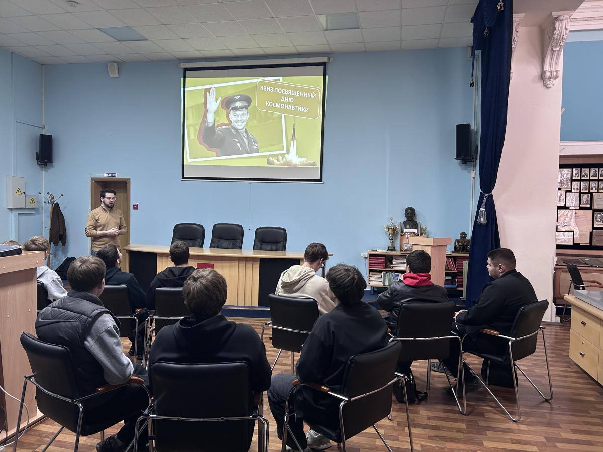 Первокурсники Вавиловского университета прикоснулись к истории космоса Фото 1