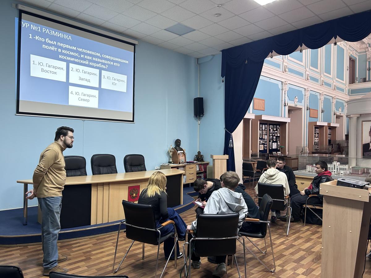 Первокурсники Вавиловского университета прикоснулись к истории космоса Фото 2
