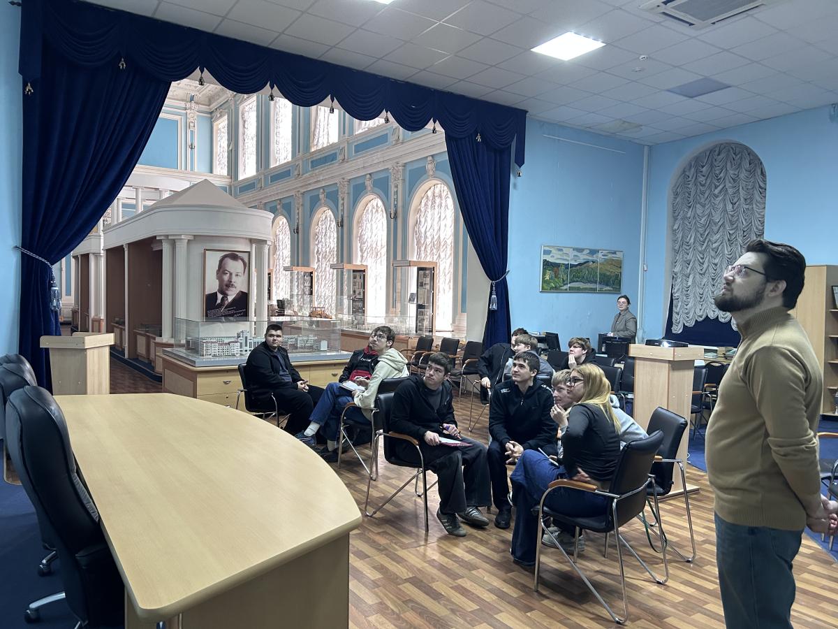 Первокурсники Вавиловского университета прикоснулись к истории космоса Фото 3