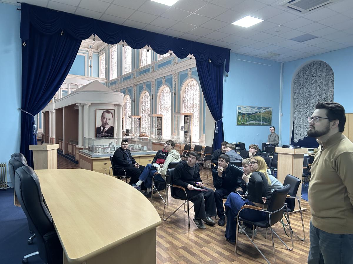 Первокурсники Вавиловского университета прикоснулись к истории космоса Фото 4