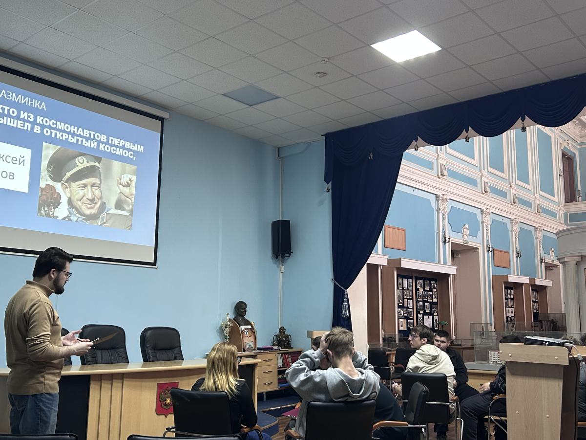 Первокурсники Вавиловского университета прикоснулись к истории космоса Фото 5