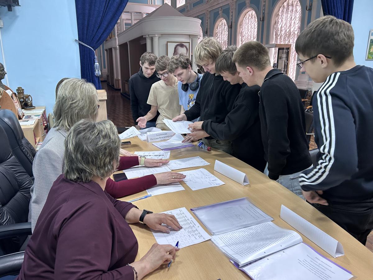 Студенты проверили свои знания в командной игре на космическую тематику Фото 12