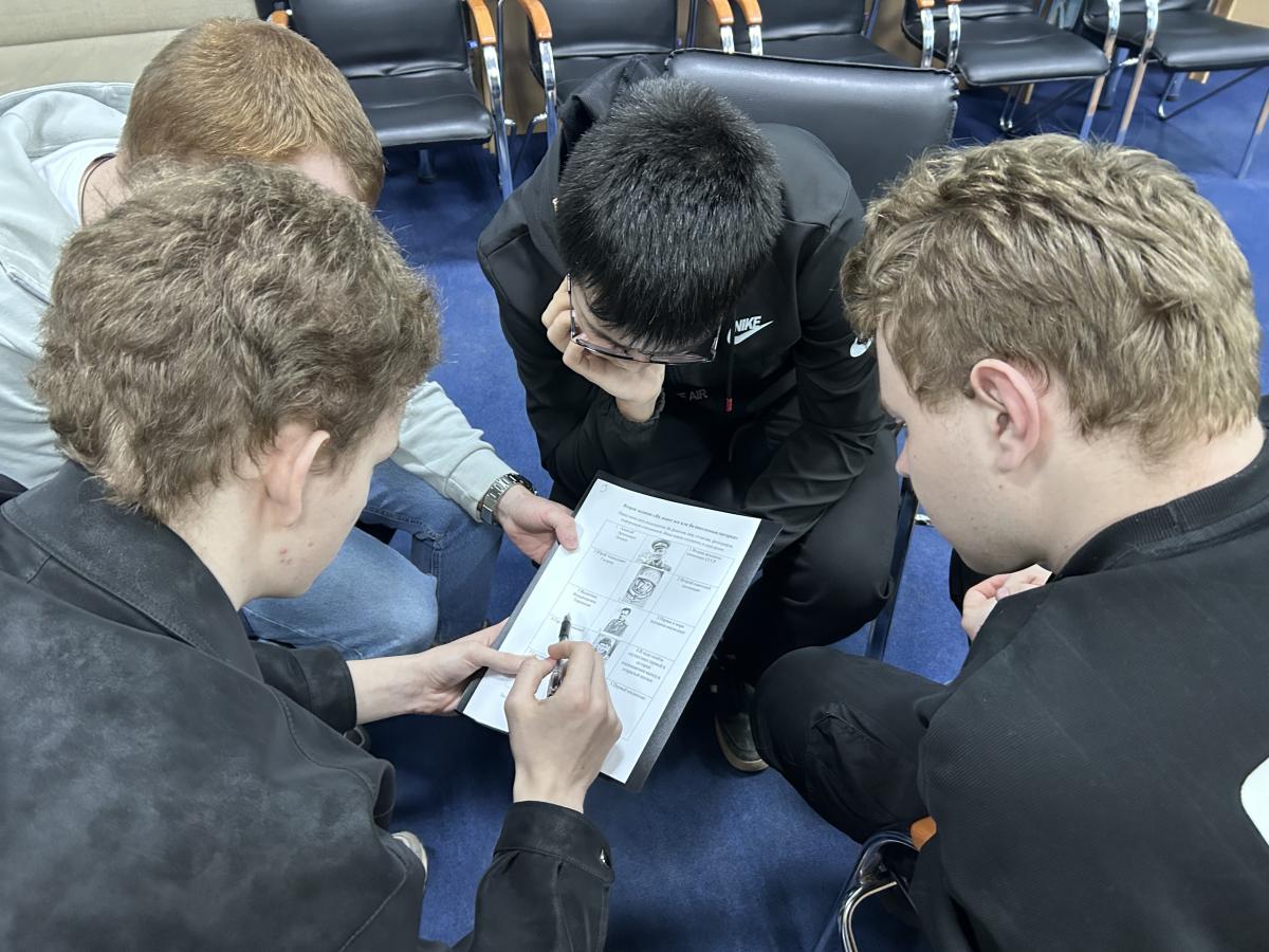 Студенты проверили свои знания в командной игре на космическую тематику Фото 5