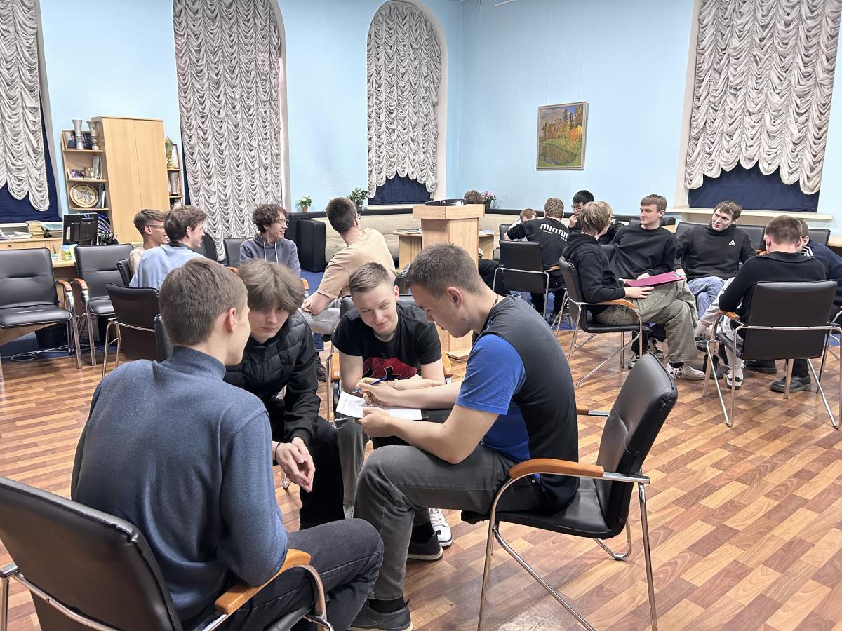 Студенты проверили свои знания в командной игре на космическую тематику Фото 10