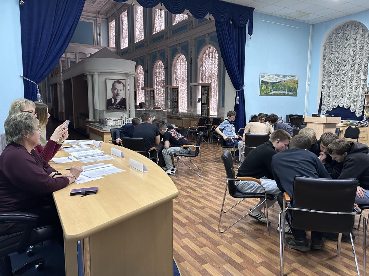 Студенты проверили свои знания в командной игре на космическую тематику