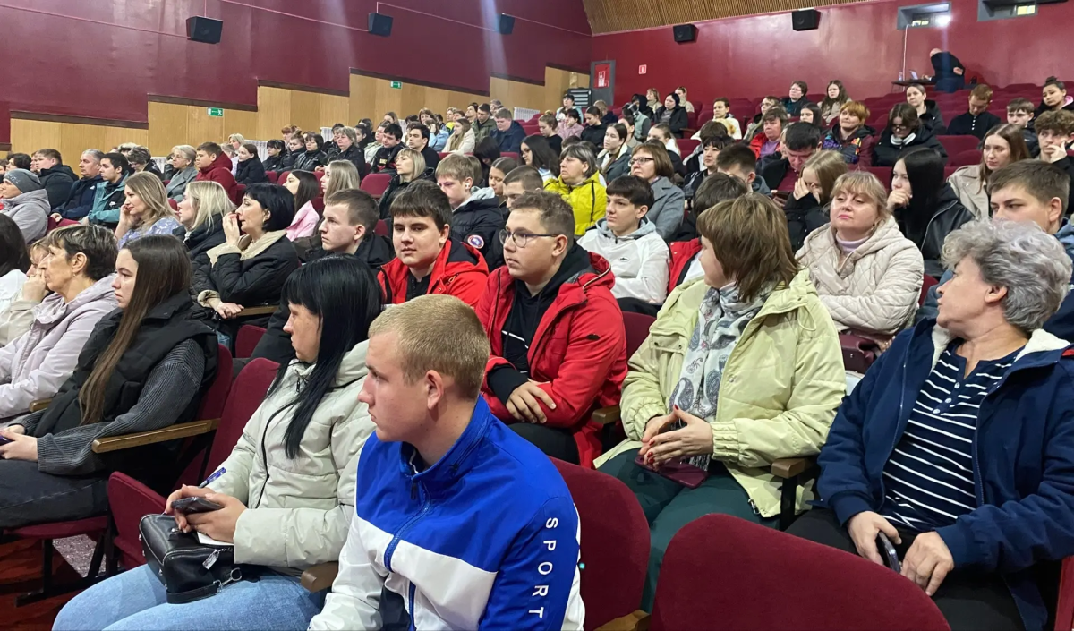 Школьникам Калининска и их родителям рассказали о преимуществах Вавиловского университета Фото 3
