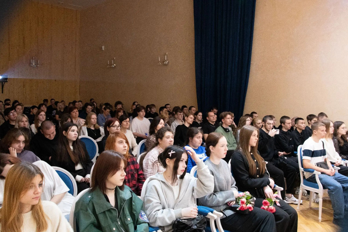 Обучающиеся колледжа посетили концертную программу, посвящённую 65-летию полёта Юрия Гагарина Фото 4
