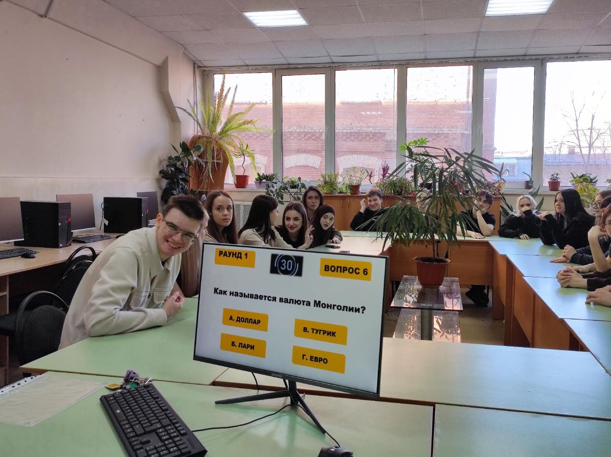 Мастер-класс «Экономический шторм» для обучающихся в рамках деловой программы IV Регионального чемпионата Высоких технологий Фото 4