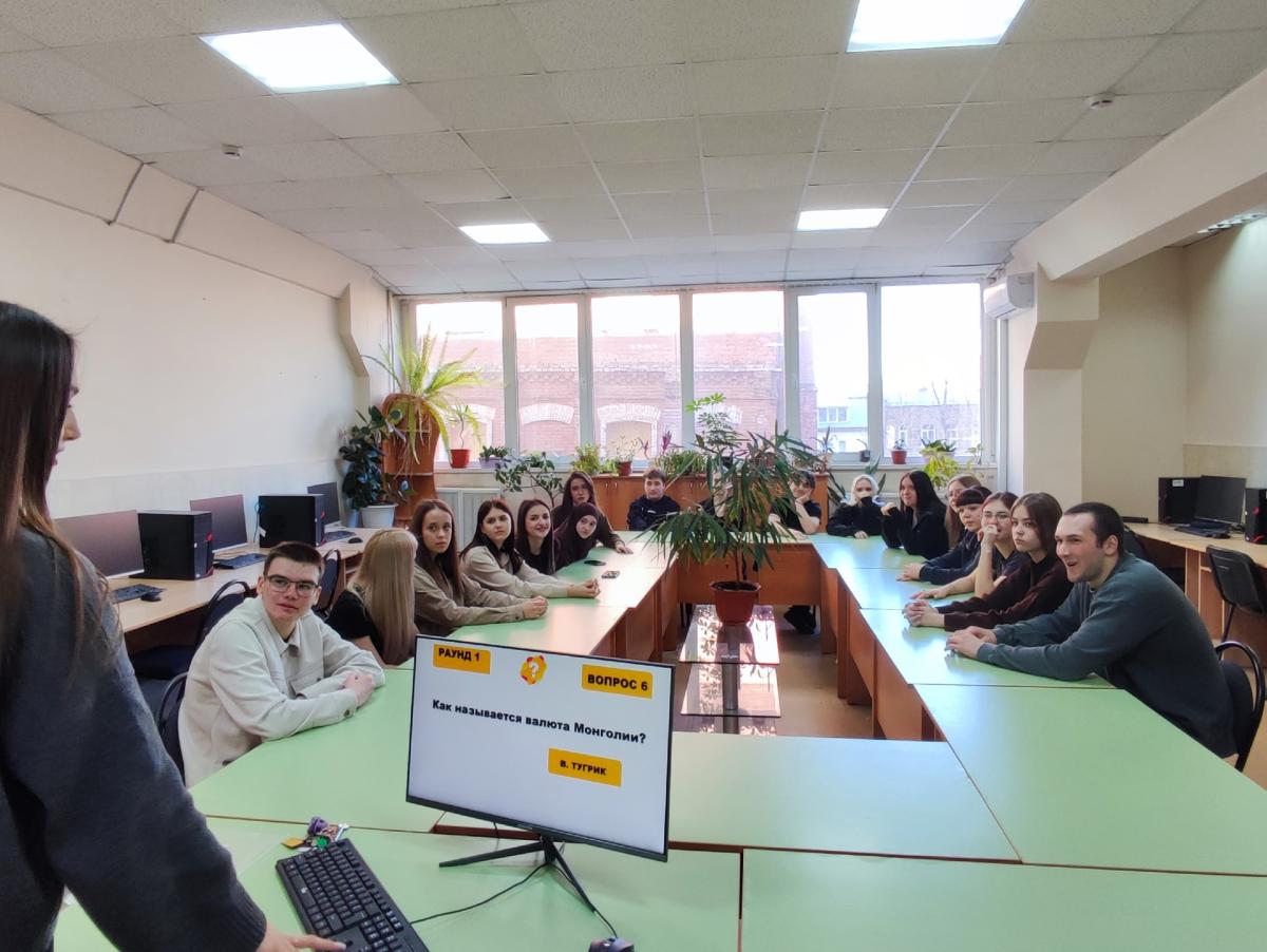 Мастер-класс «Экономический шторм» для обучающихся в рамках деловой программы IV Регионального чемпионата Высоких технологий Фото 5