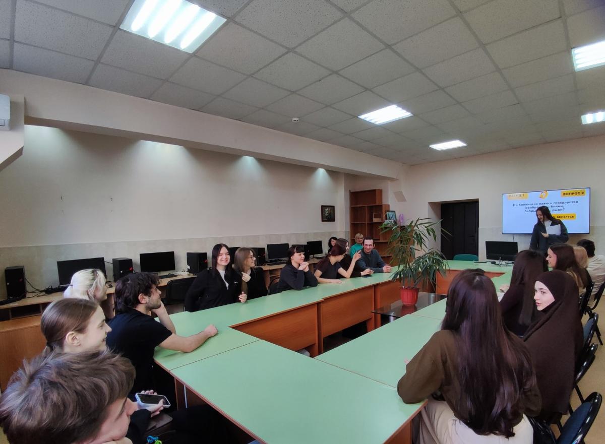 Мастер-класс «Экономический шторм» для обучающихся в рамках деловой программы IV Регионального чемпионата Высоких технологий Фото 6