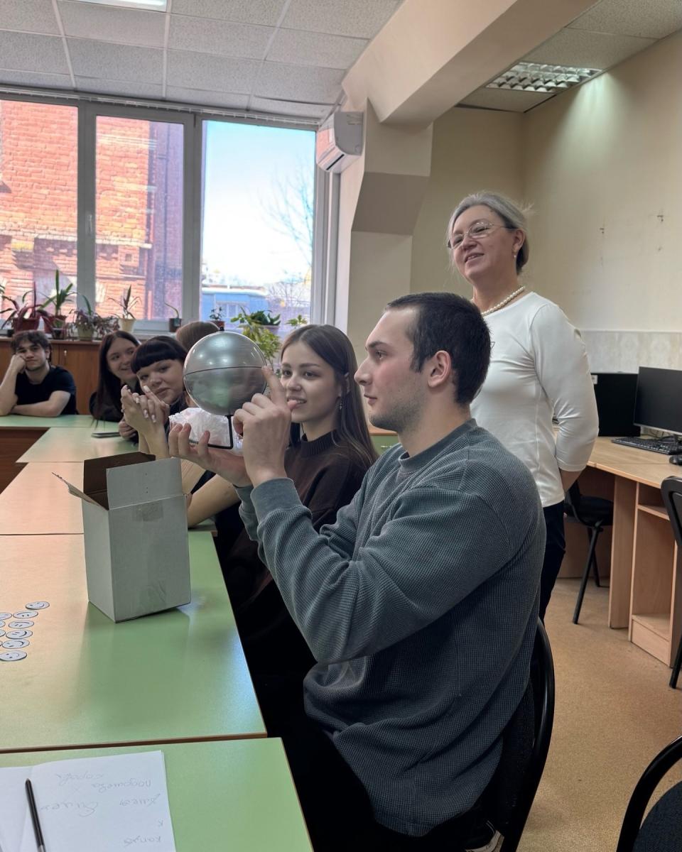 Мастер-класс «Экономический шторм» для обучающихся в рамках деловой программы IV Регионального чемпионата Высоких технологий Фото 9