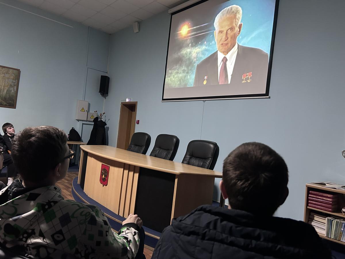 Студенты поучаствовали в кинолектории «Первый в космосе» Фото 3