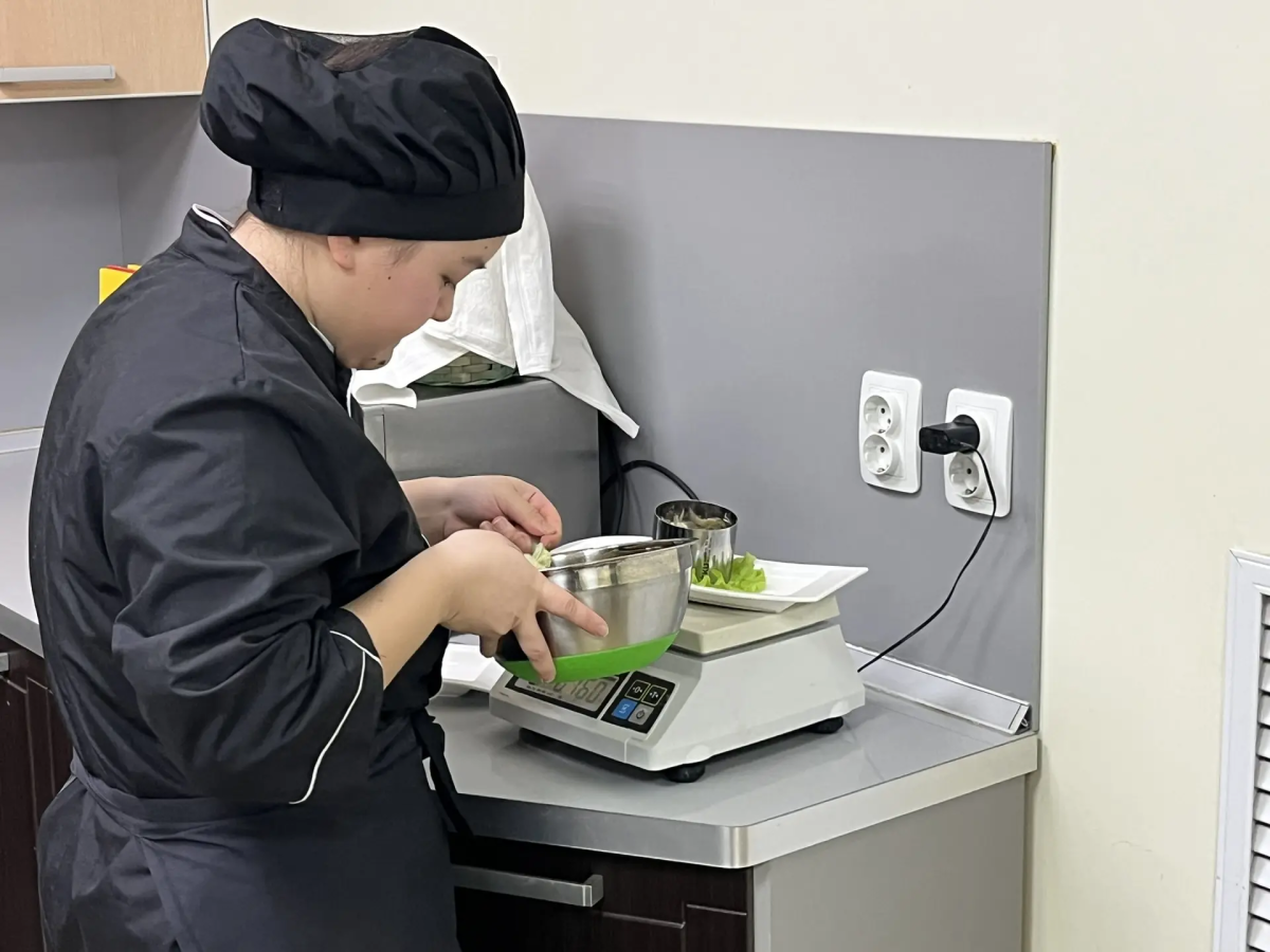 В Финансово-технологическом колледже состоялся кулинарный поединок «Весь мир в 7 ингредиентах» Фото 5