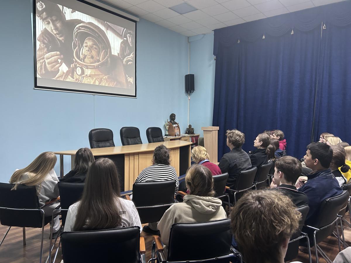 Студенты колледжа совершили путешествие к звездам Фото 6