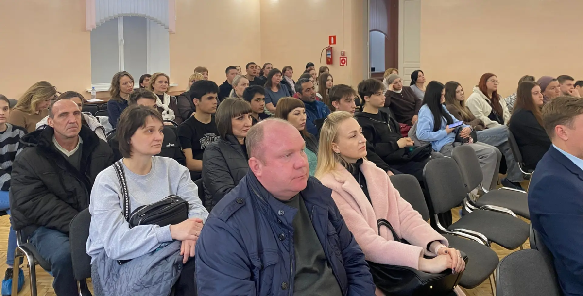 В Аткарске прошла встреча старшеклассников с представителями Вавиловского университета Фото 2 В Аткарске прошла встреча старшеклассников с представителями Вавиловского университета Фото 2