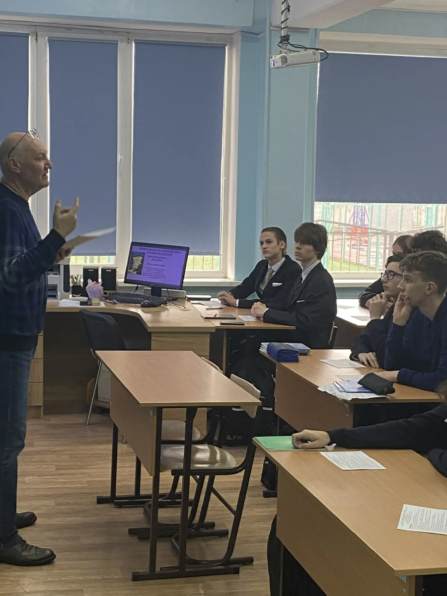 Профориентационное мероприятие «Карьерный компас: Найди свою профессию» прошло в лицее № 62 Саратова Фото 4