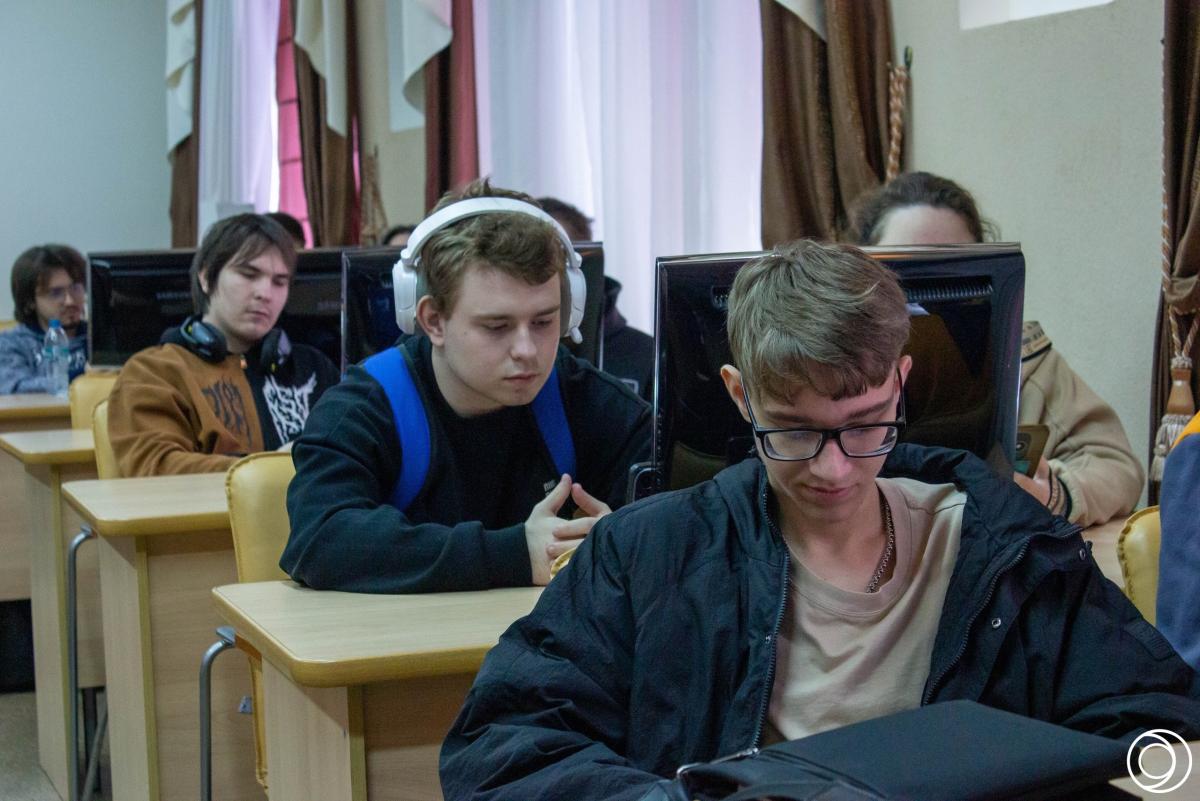II Всероссийский космический диктант «Кадры для космоса» собрал молодежь в стенах института в честь 65-летия полета Гагарина Фото 2