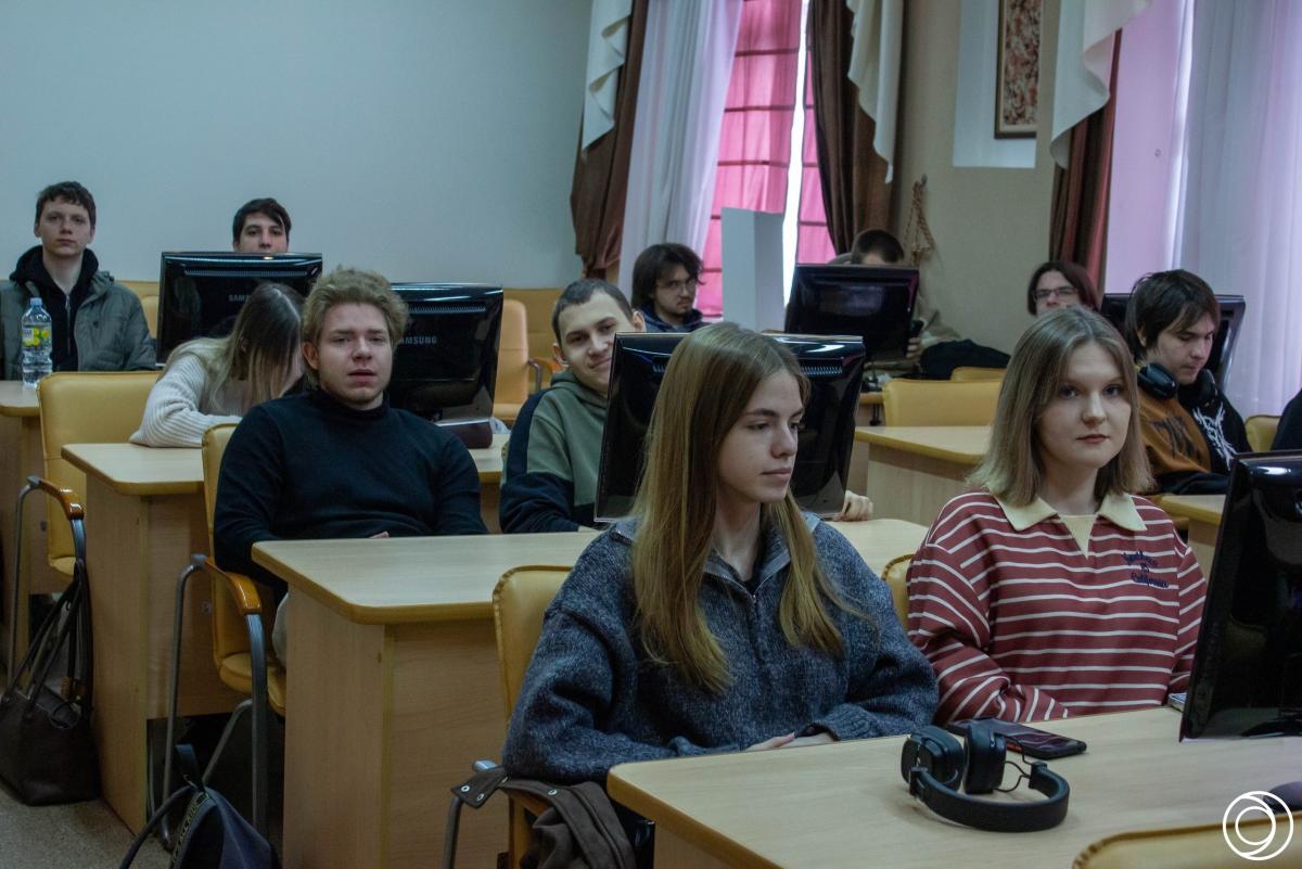 II Всероссийский космический диктант «Кадры для космоса» собрал молодежь в стенах института в честь 65-летия полета Гагарина Фото 4