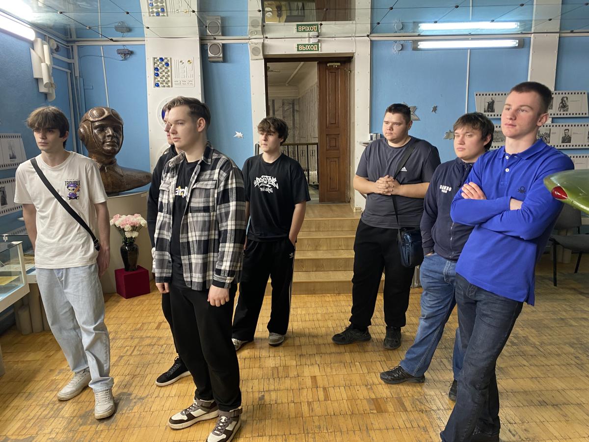 На экскурсии «Саратов – Космос – Саратов» в областном музее краеведения Фото 1