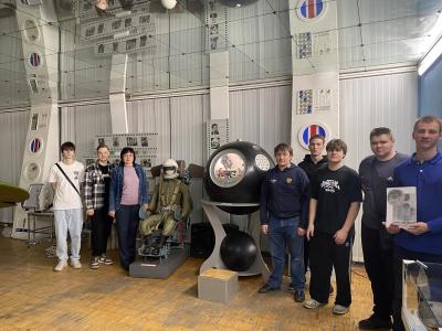 На экскурсии «Саратов – Космос – Саратов» в областном музее краеведения