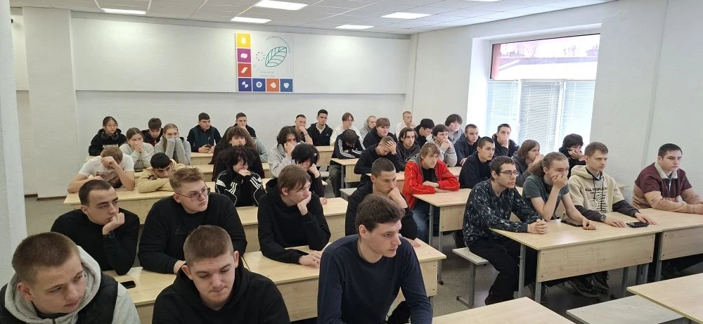 «Сургутнефтегаз» в гостях у колледжа Фото 3