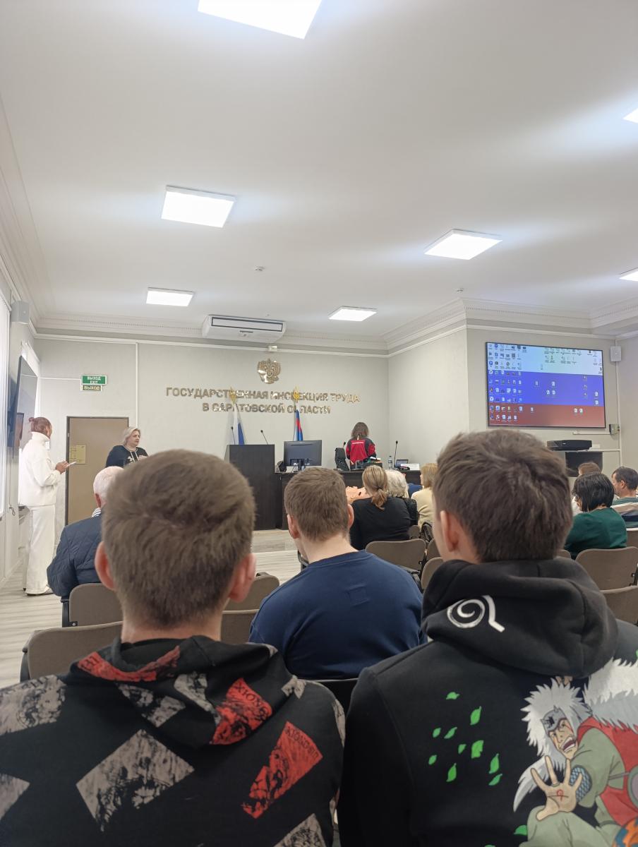 В рамках празднования Всемирного дня охраны труда Государственной инспекцией по труду Саратовской области был проведен  семинар  "Оказание первой помощи". Фото 1