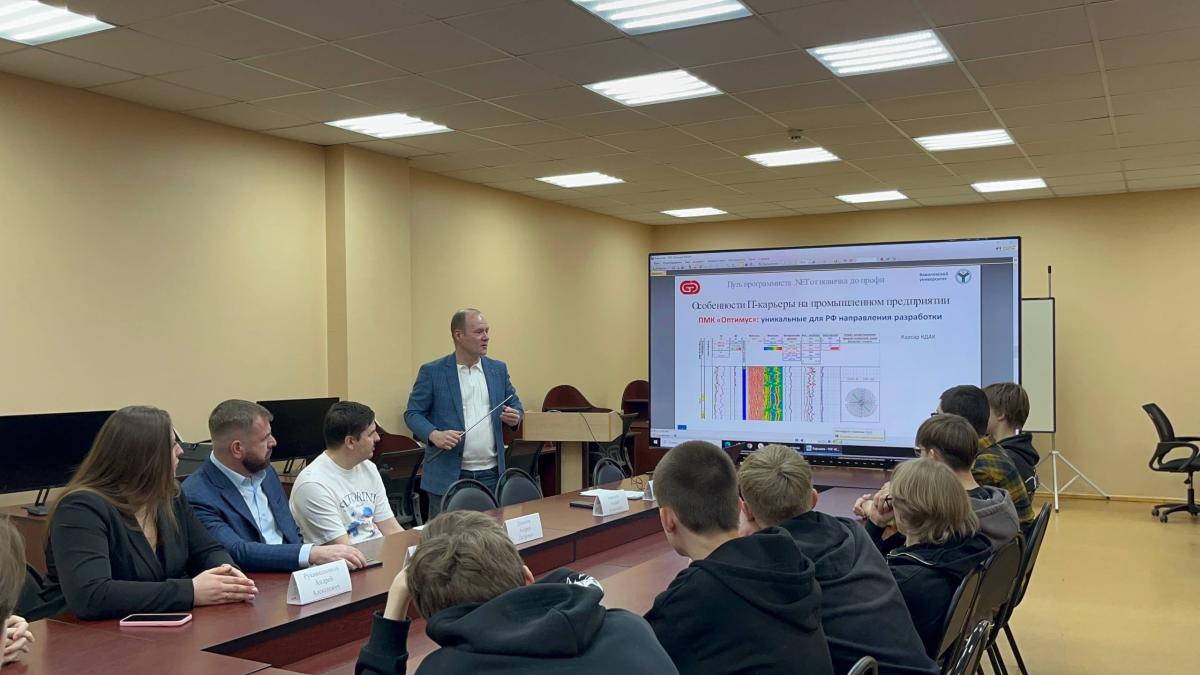Лидеры IT-индустрии провели мотивационную встречу со студентами колледжа: от разработки ПО для нефтегазового сектора до веб-технологий и карьерных стартапов Фото 5