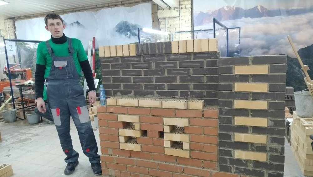 Старт межрегионального этапа по компетенции «Кирпичная кладка» Фото 2