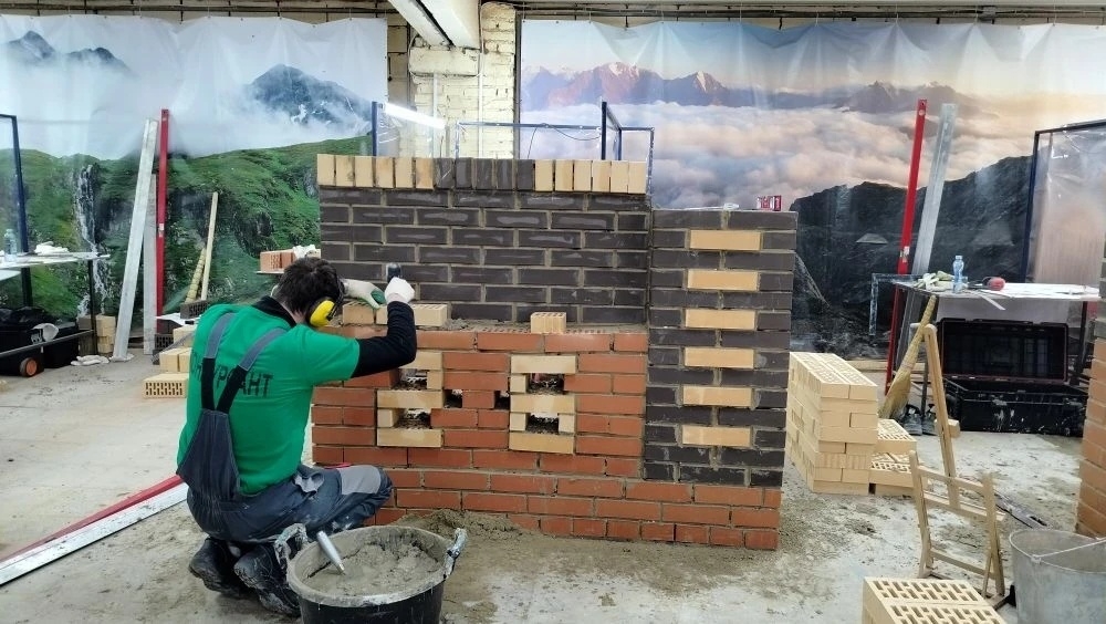 Старт межрегионального этапа по компетенции «Кирпичная кладка» Фото 3