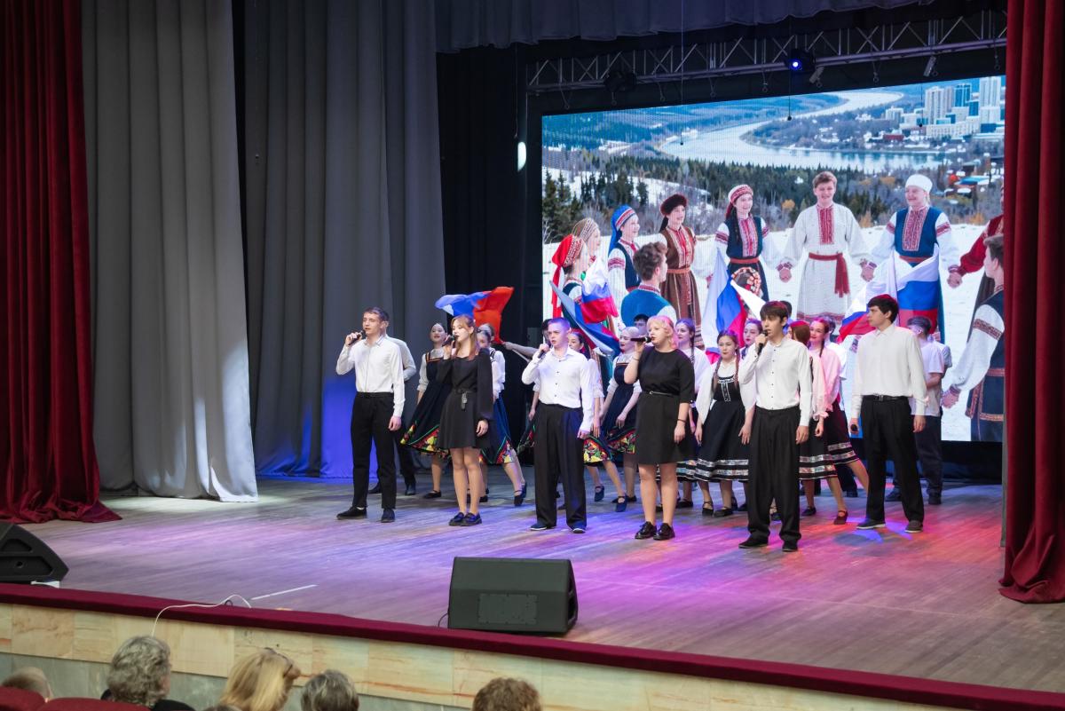 Студенты Марксовского филиала Вавиловского университета блеснули талантами на «Студенческой весне» Фото 3