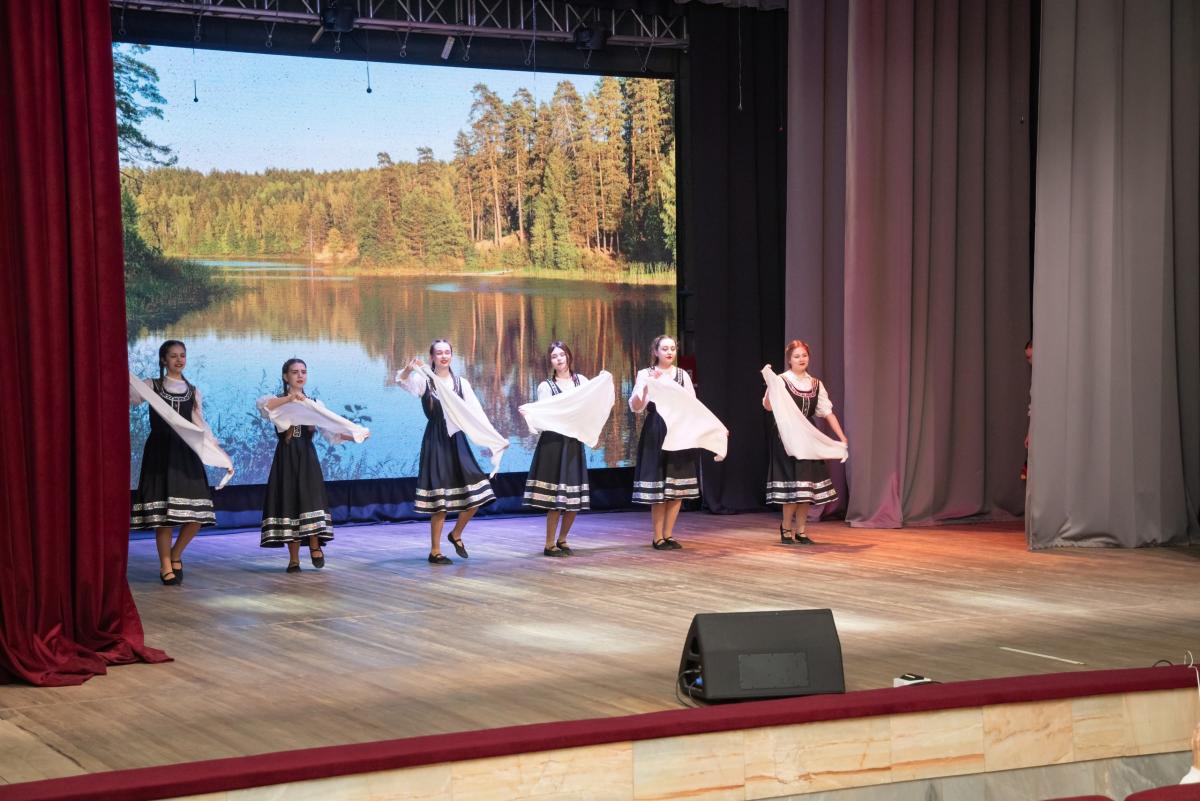 Студенты Марксовского филиала Вавиловского университета блеснули талантами на «Студенческой весне» Фото 5