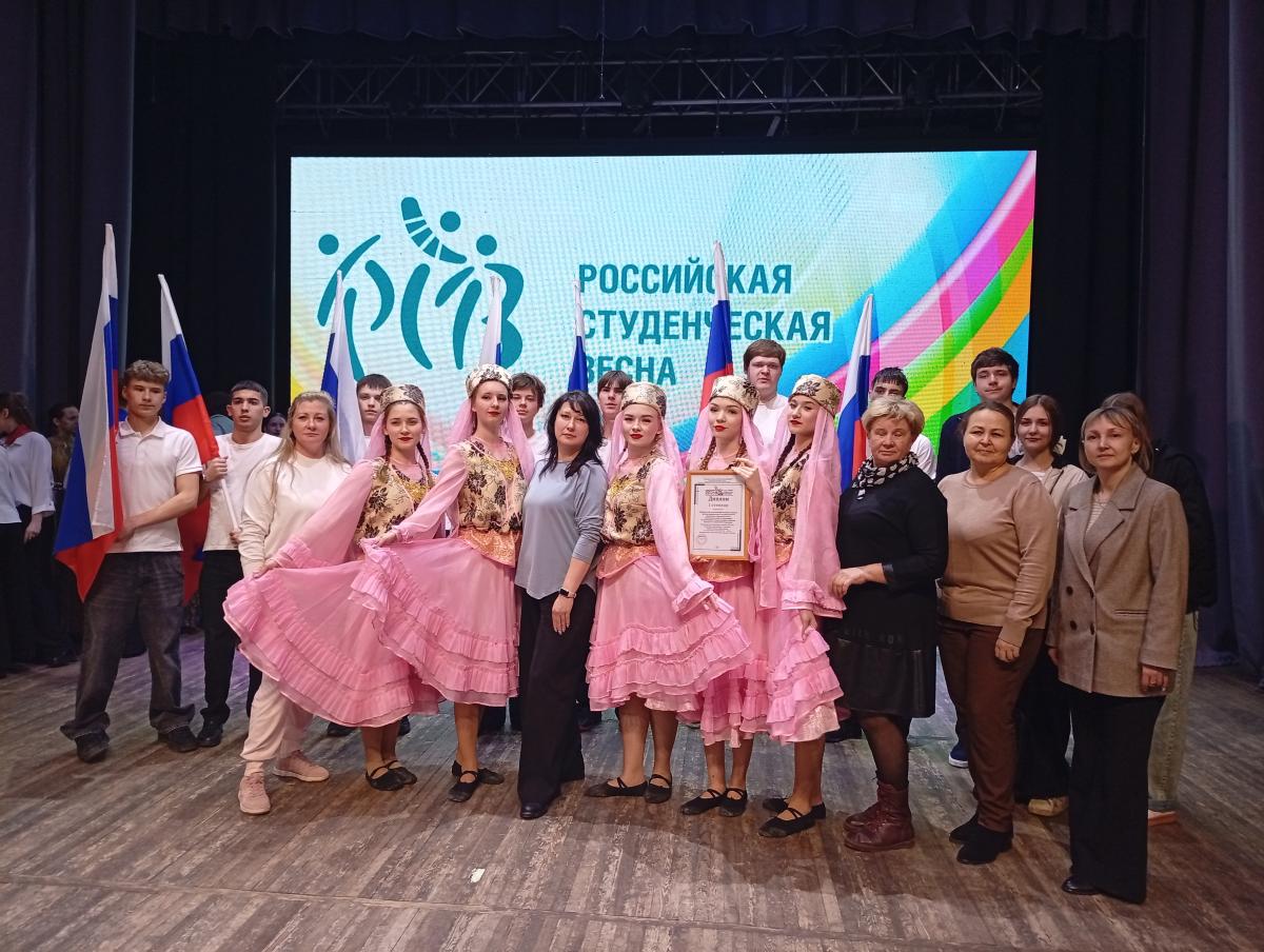 Студенты Марксовского филиала Вавиловского университета блеснули талантами на «Студенческой весне»