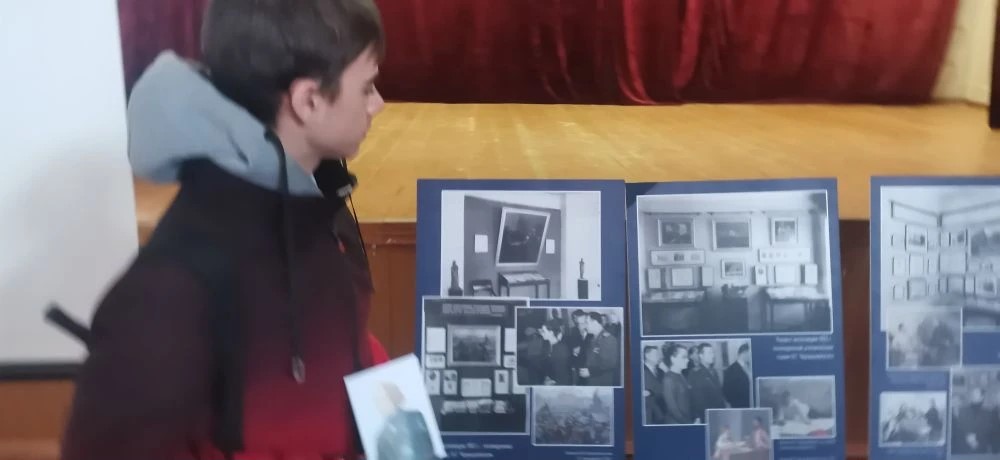 Музей им. Н.Г. Чернышевского о Гагарине. Выставка «Музей, который посетил Ю. А. Гагарин». Фото 1