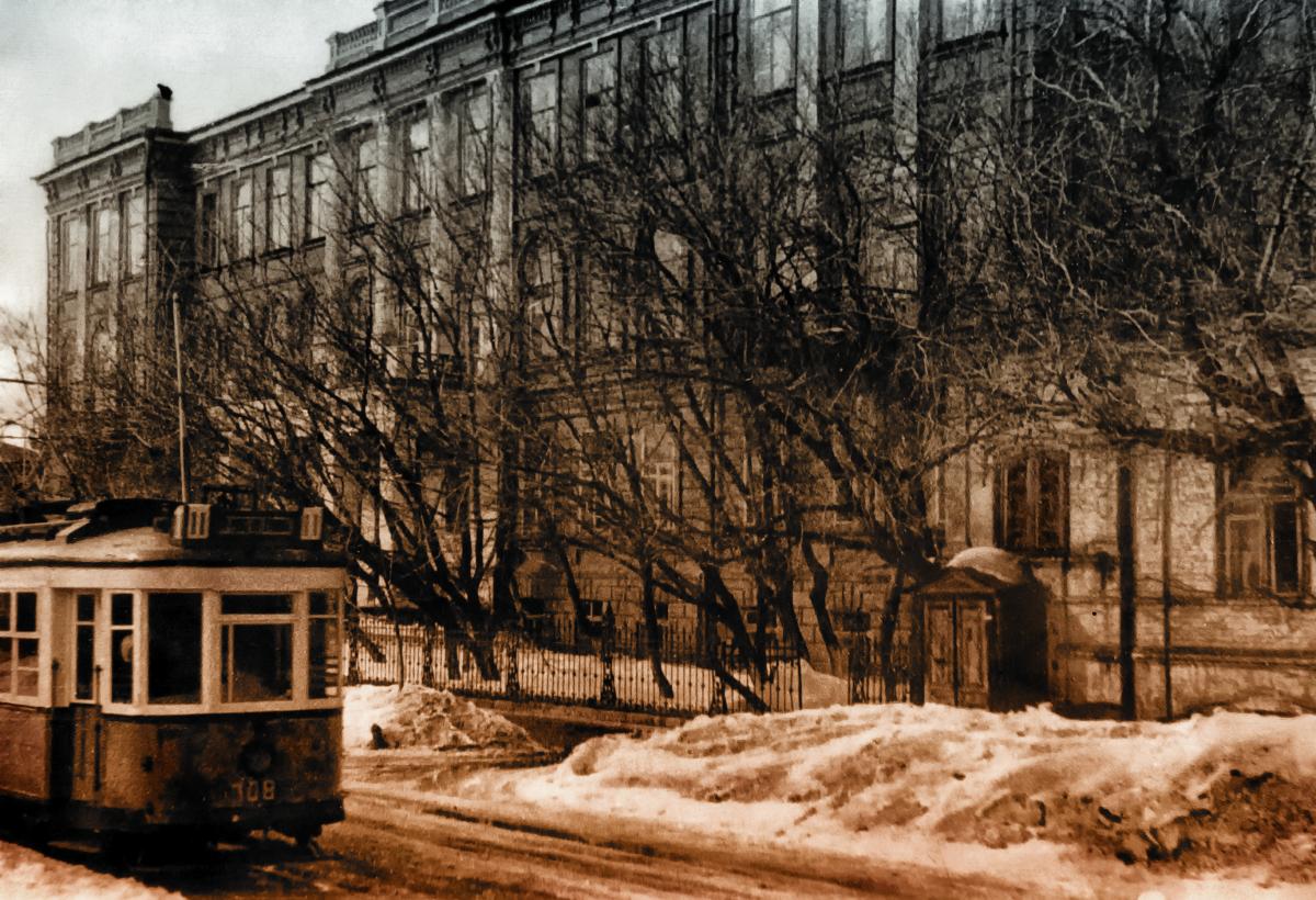 Учебный корпус по ул. Советская 60. 1933 г. Учебный корпус по ул. Советская 60. 1933 г.