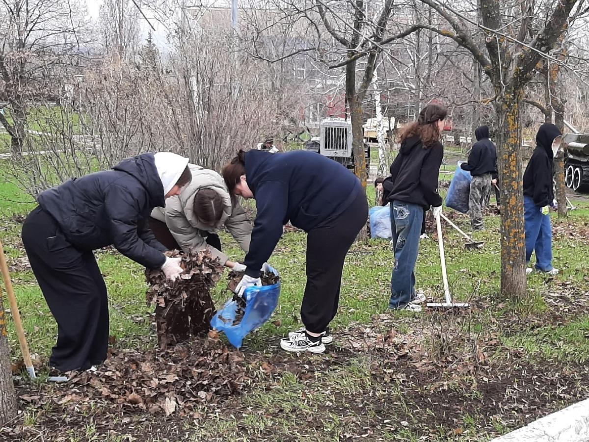 Субботник в городском «Парке Победы» Фото 3