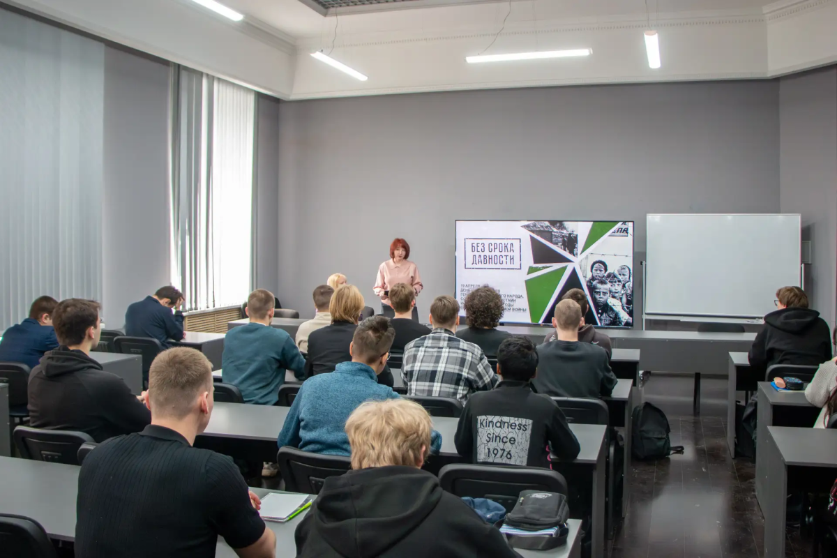 В Вавиловском университете прошел открытый диалог-лекторий ко Дню памяти жертв геноцида советского народа в годы ВОВ Фото 1