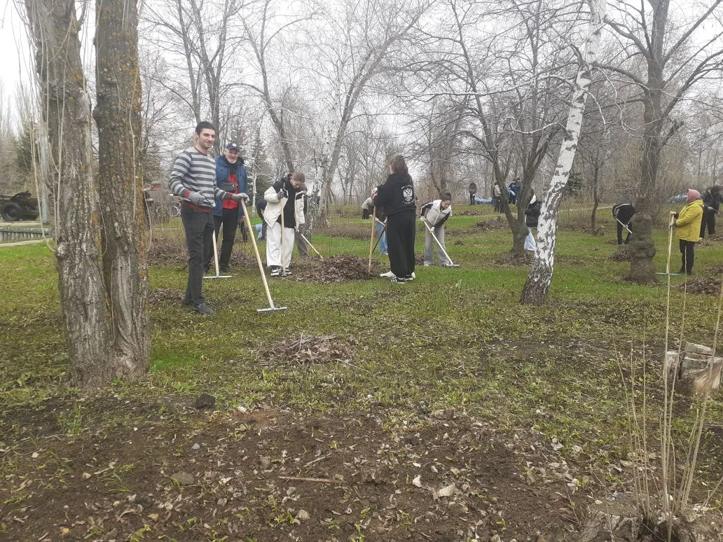 Участие в городском субботнике Фото 4