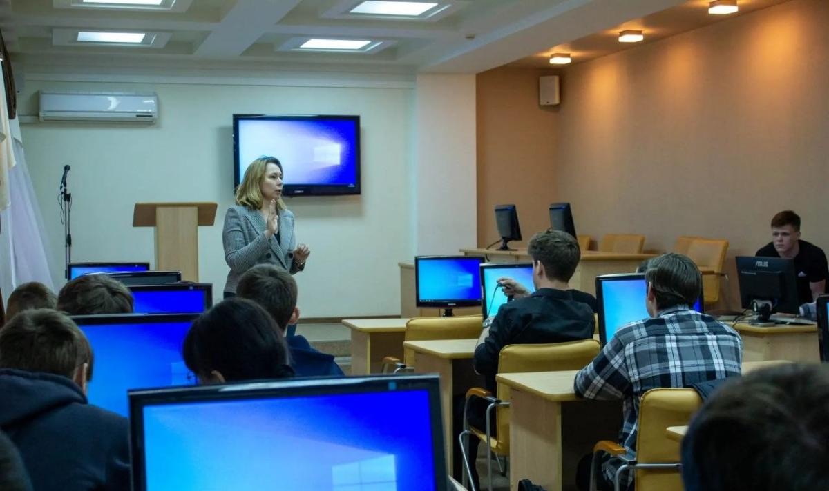 Группы Б-ПИ 101 И 102 встретились с психологом во время кураторского часа Фото 1