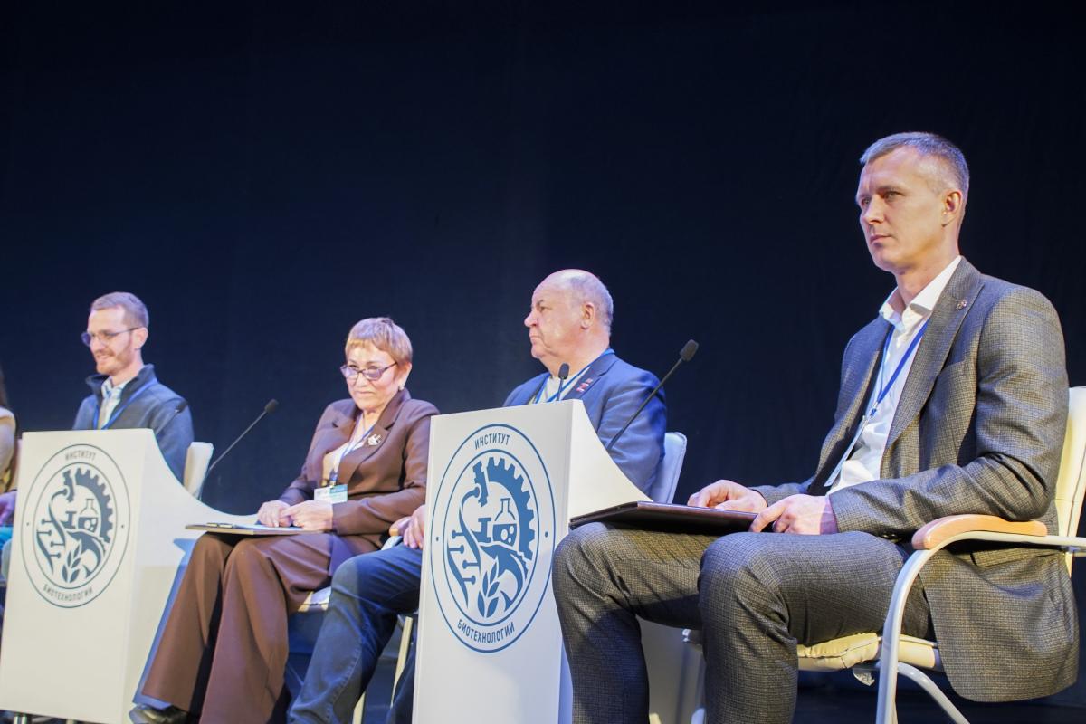 В Саратове обсудили новую модель партнерства науки и бизнеса в рамках нацпроекта по биоэкономике Фото 4