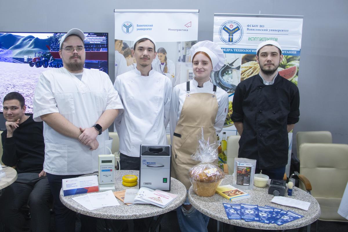 Вавиловский университет представил выставочную экспозицию на Всероссийской ярмарке трудоустройства Фото 2