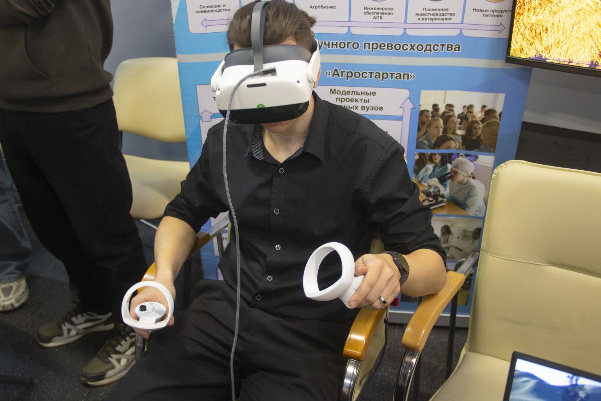 Вавиловский университет представил выставочную экспозицию на Всероссийской ярмарке трудоустройства Фото 7