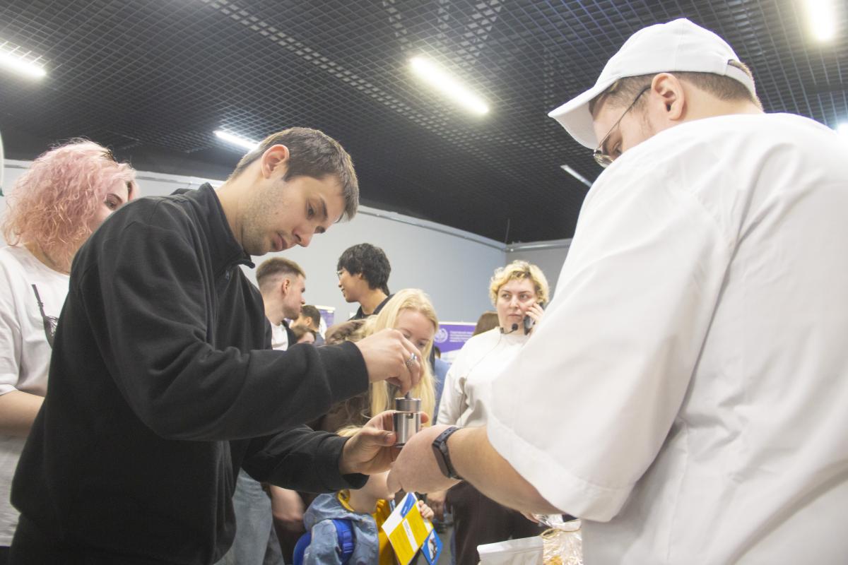 Вавиловский университет представил выставочную экспозицию на Всероссийской ярмарке трудоустройства Фото 10