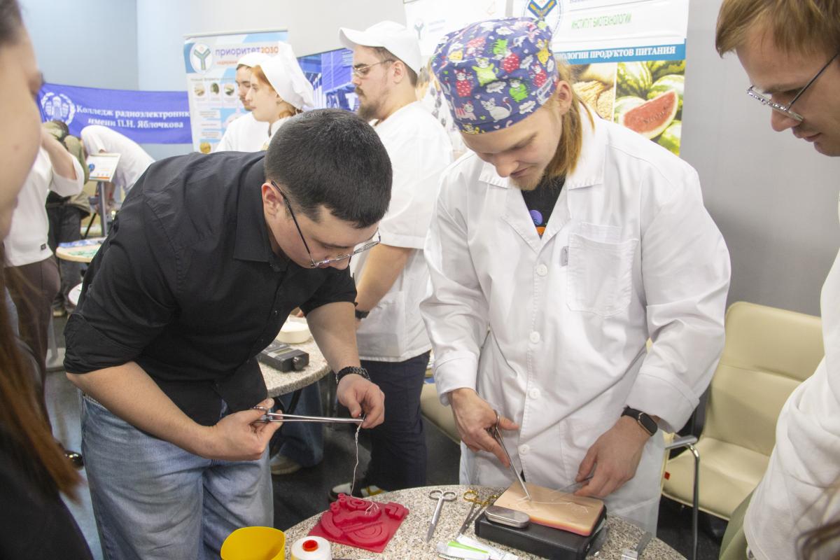 Вавиловский университет представил выставочную экспозицию на Всероссийской ярмарке трудоустройства Фото 12